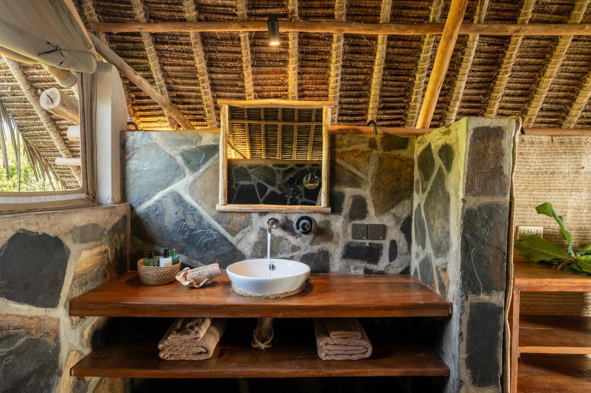 Mwazaro Beach Lodge Shimoni Exterior photo